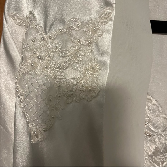 Linea Donatella White Nightgown and Robe Set. Side S/M - Picture 3 of 6